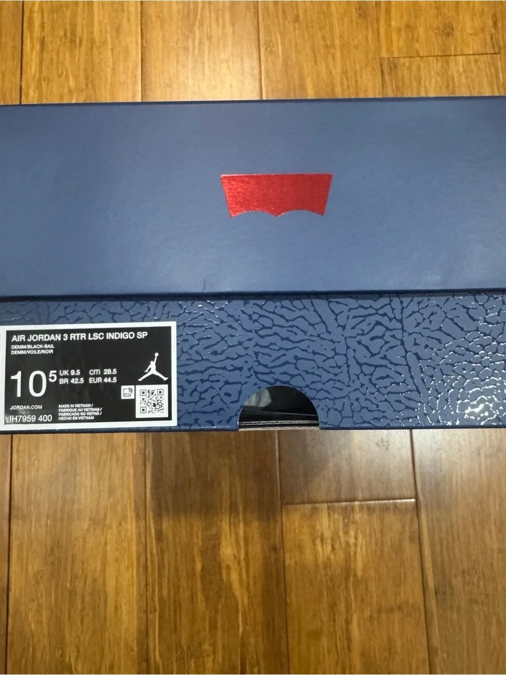 Air Jordan 3 x Levi’s  “Indigo & Gym Red” Size: 10.5